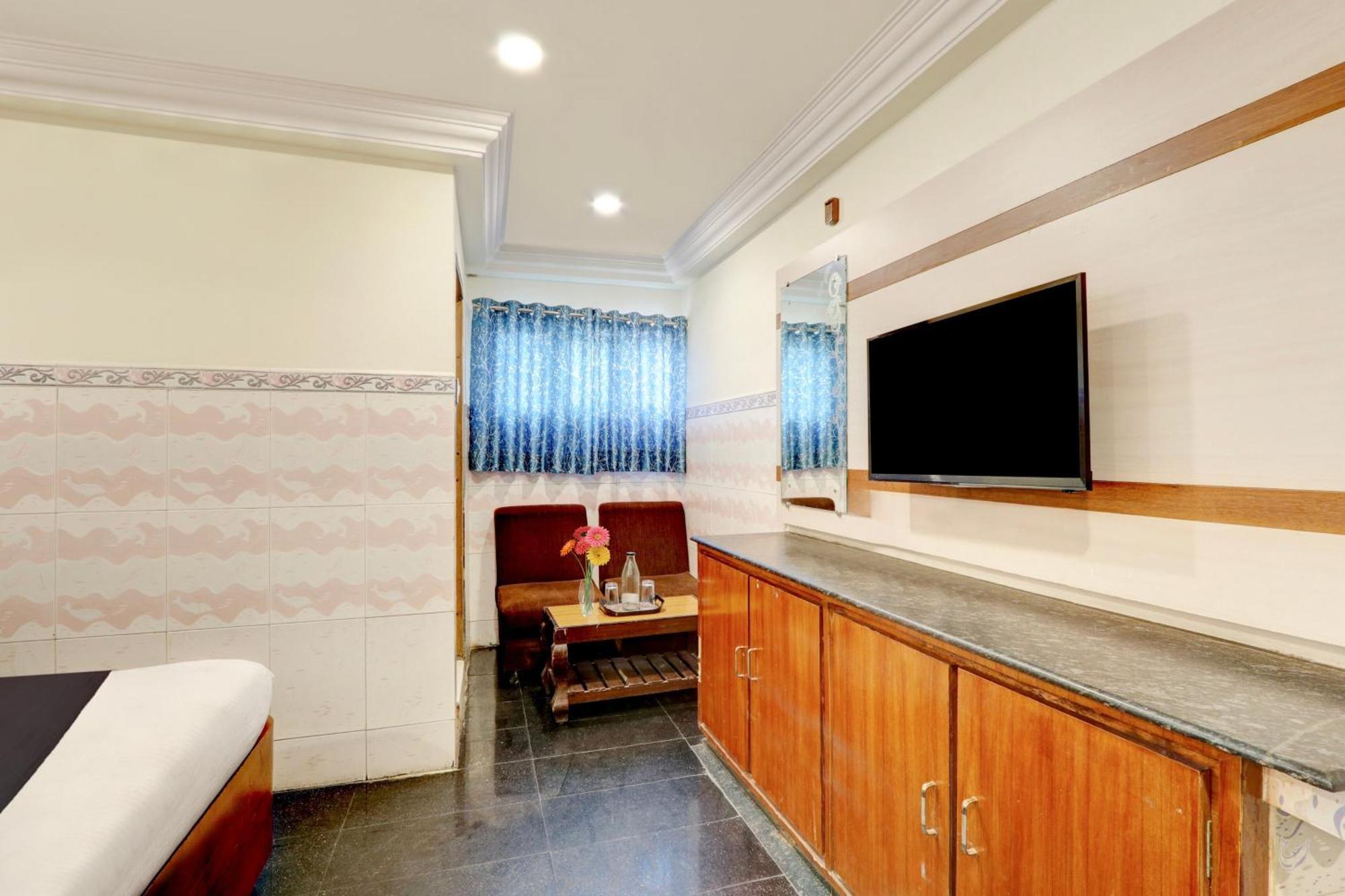 OYO 12680 Hotel Sitara Inn Vijayawāda Esterno foto