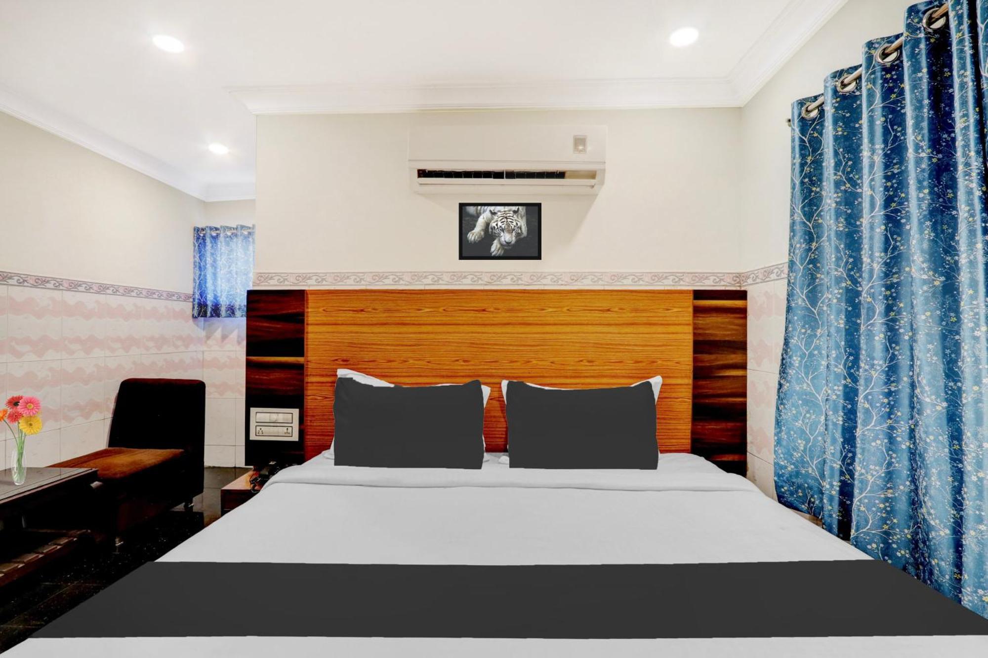 OYO 12680 Hotel Sitara Inn Vijayawāda Esterno foto