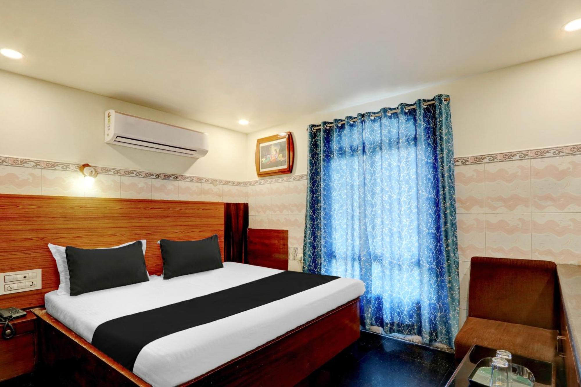 OYO 12680 Hotel Sitara Inn Vijayawāda Esterno foto
