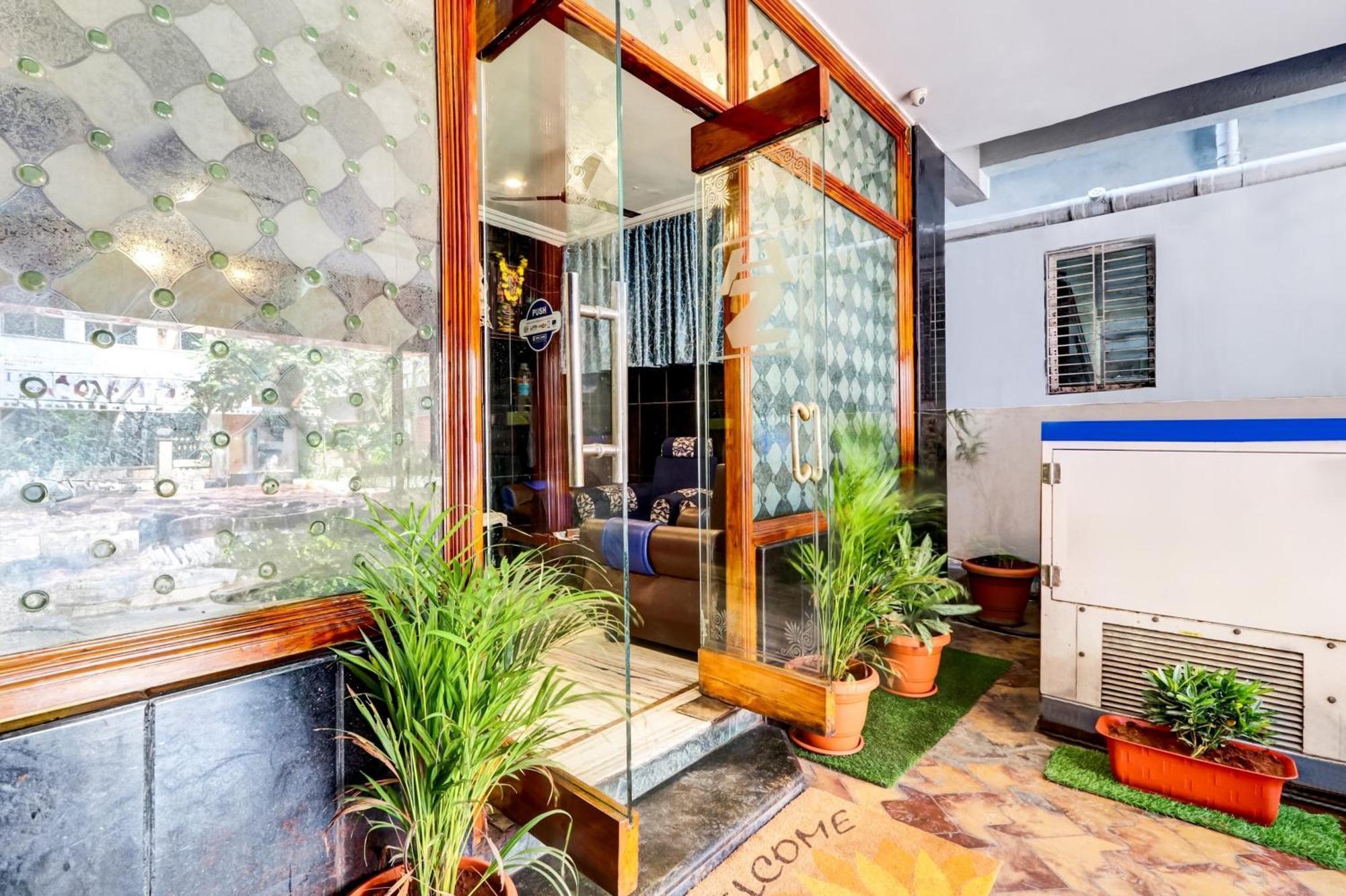 OYO 12680 Hotel Sitara Inn Vijayawāda Esterno foto