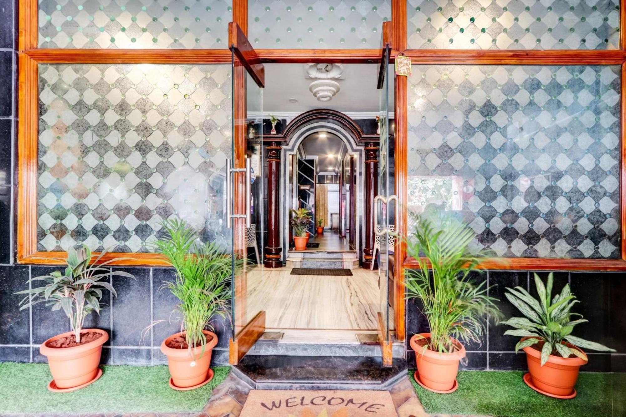 OYO 12680 Hotel Sitara Inn Vijayawāda Esterno foto