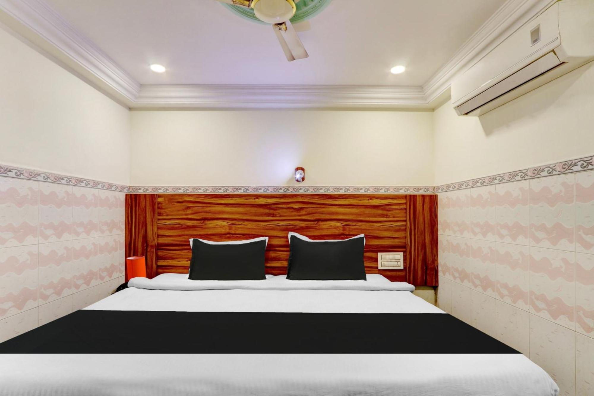 OYO 12680 Hotel Sitara Inn Vijayawāda Esterno foto