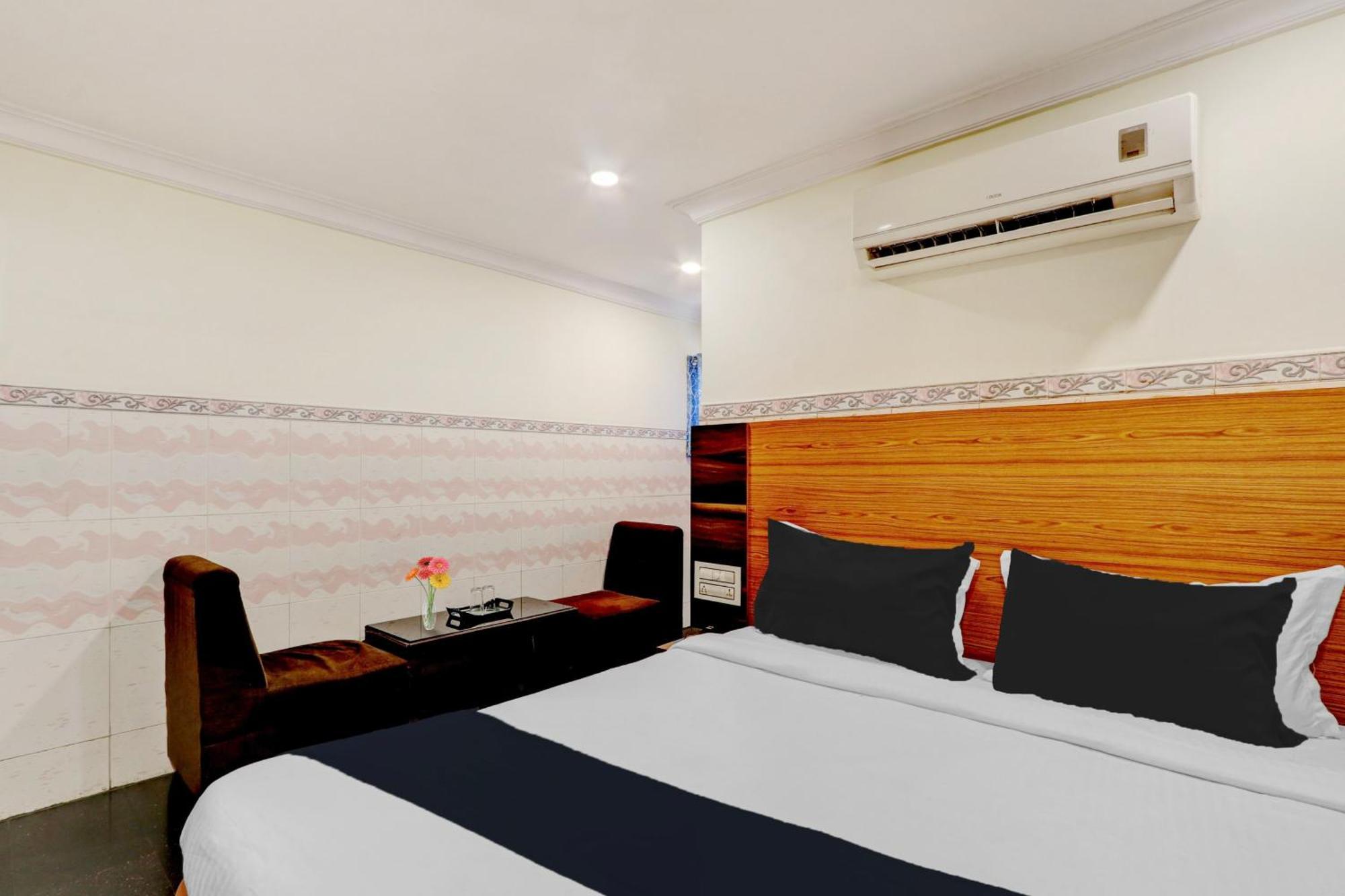 OYO 12680 Hotel Sitara Inn Vijayawāda Esterno foto