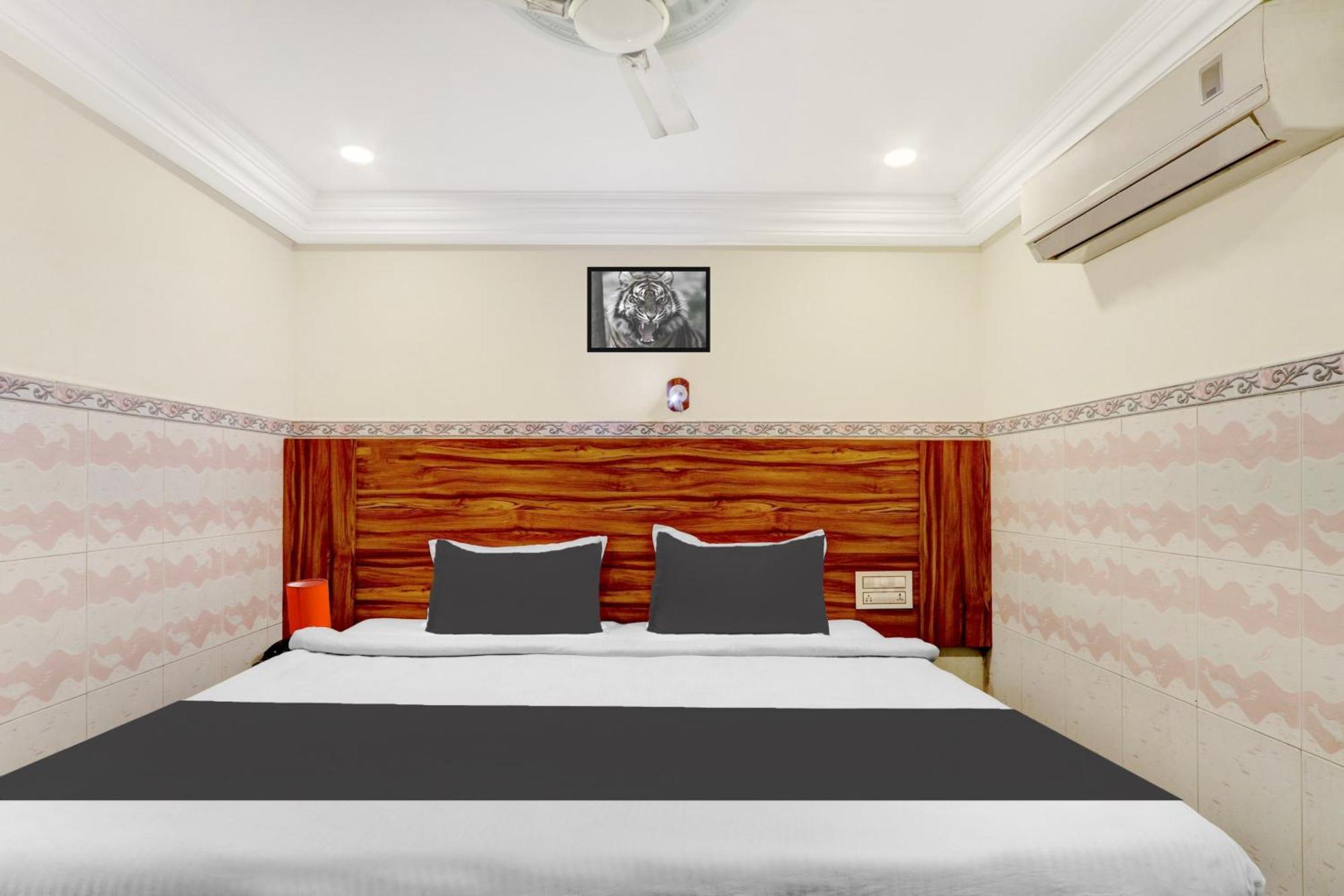 OYO 12680 Hotel Sitara Inn Vijayawāda Esterno foto