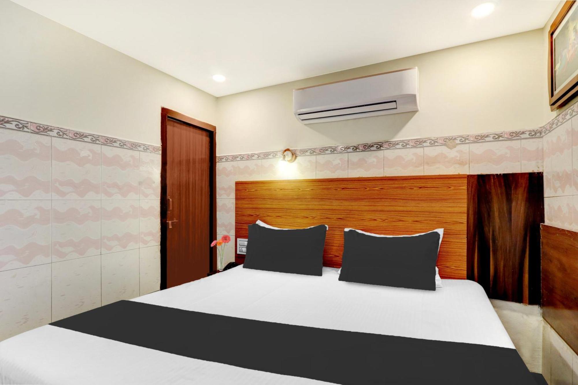 OYO 12680 Hotel Sitara Inn Vijayawāda Esterno foto