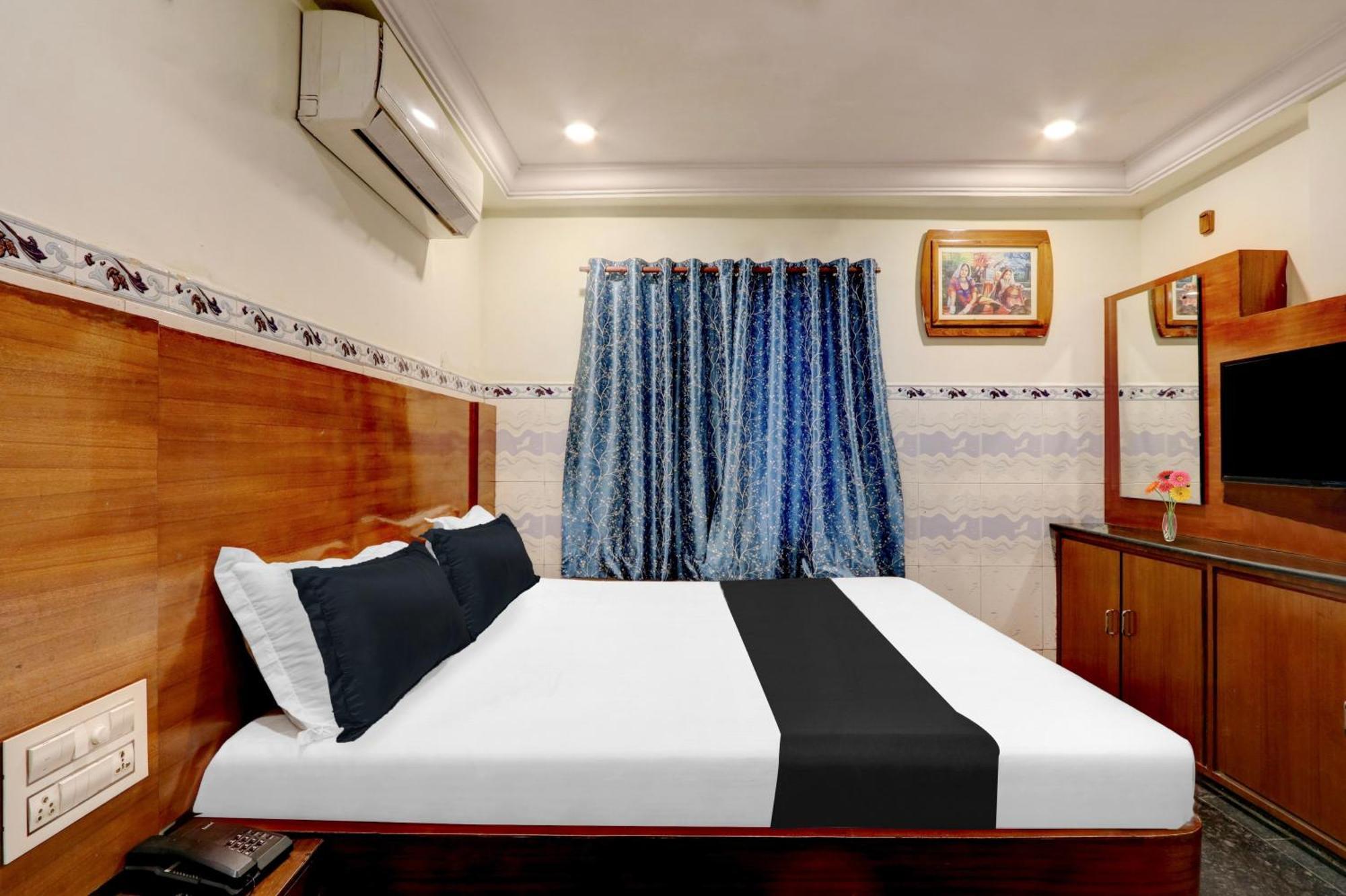 OYO 12680 Hotel Sitara Inn Vijayawāda Esterno foto