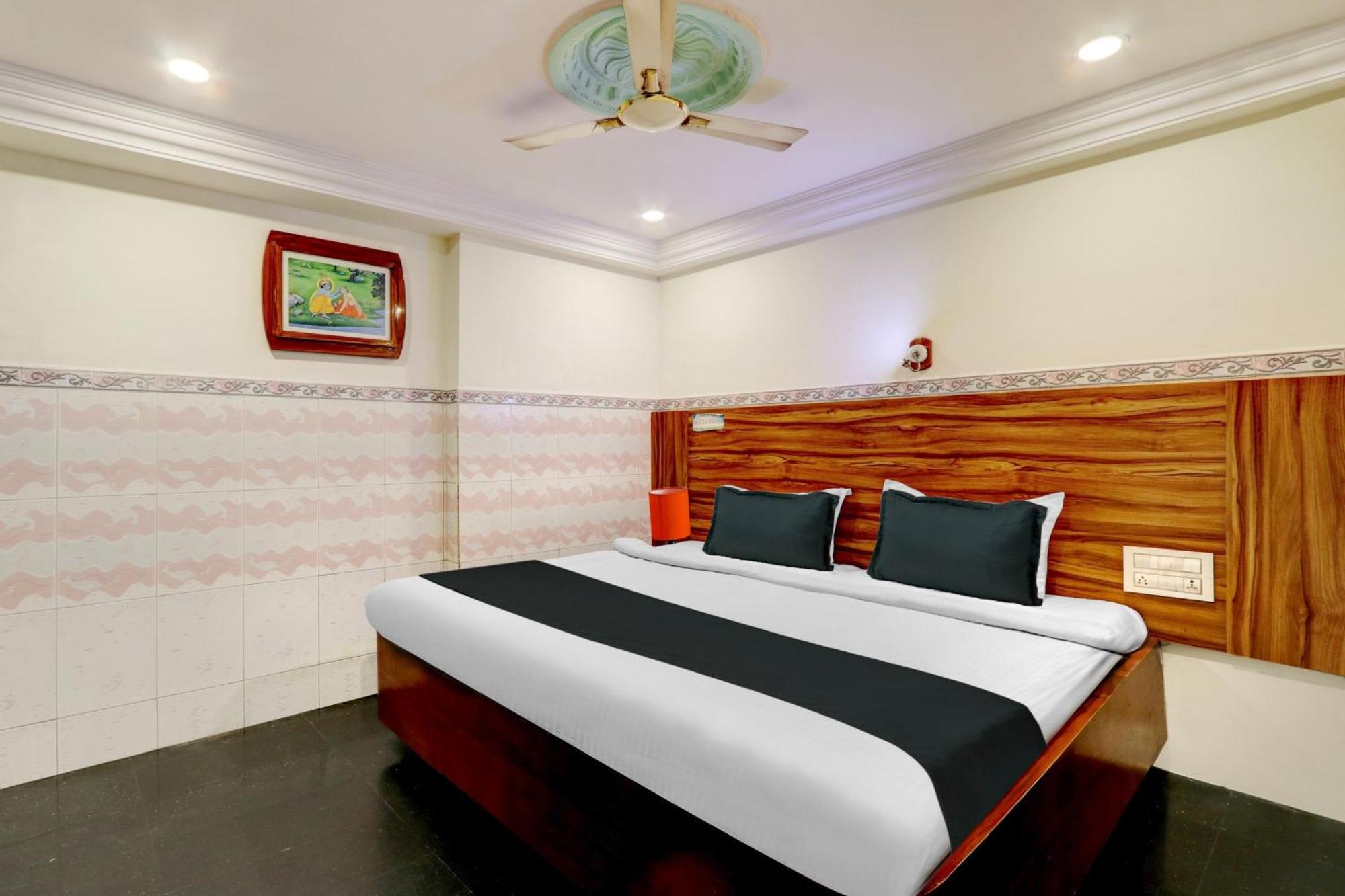 OYO 12680 Hotel Sitara Inn Vijayawāda Esterno foto