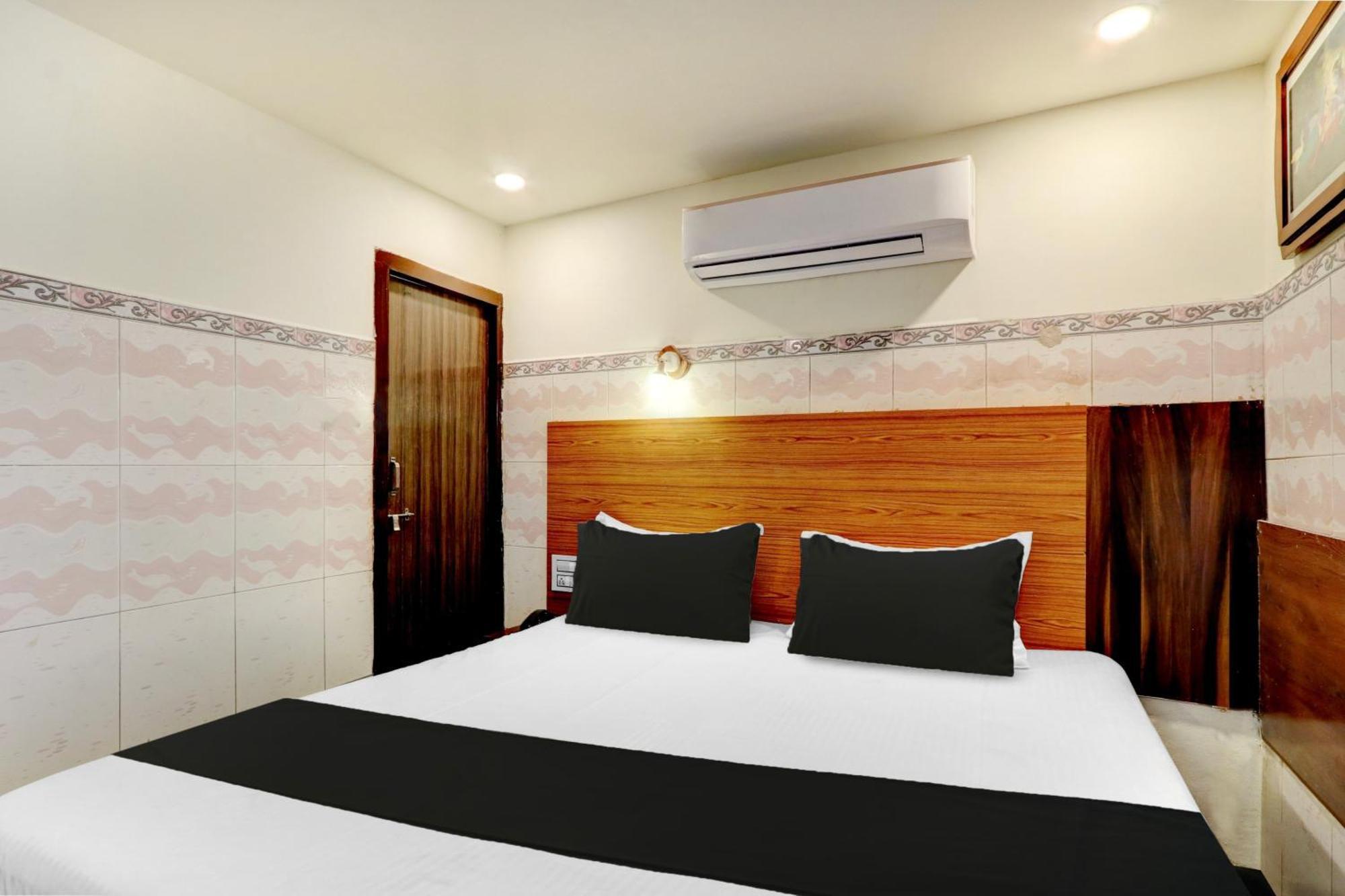OYO 12680 Hotel Sitara Inn Vijayawāda Esterno foto